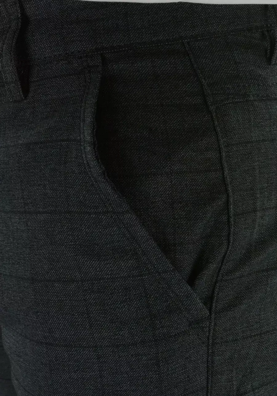 Ciemnoszare, eleganckie spodnie męskie w niewielką kratę M132