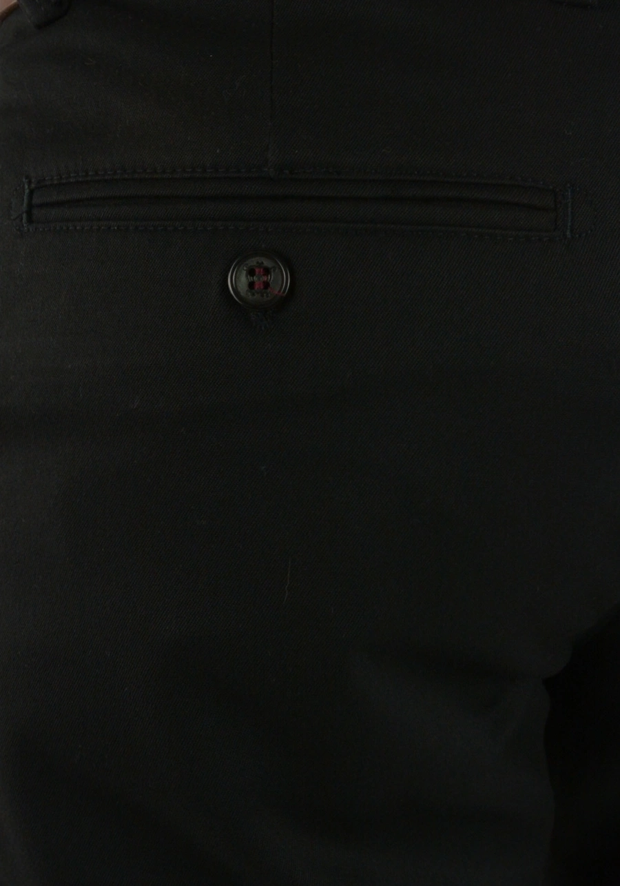 Spodnie męskie czarne, eleganckie, elastyczne chinosy. Lekko zwężane nogawki M162