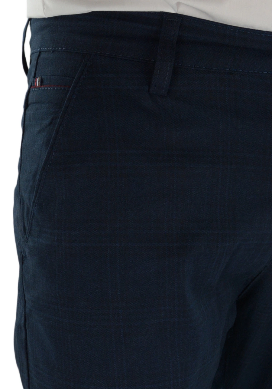 Granatowe, eleganckie spodnie męskie w kratę M093