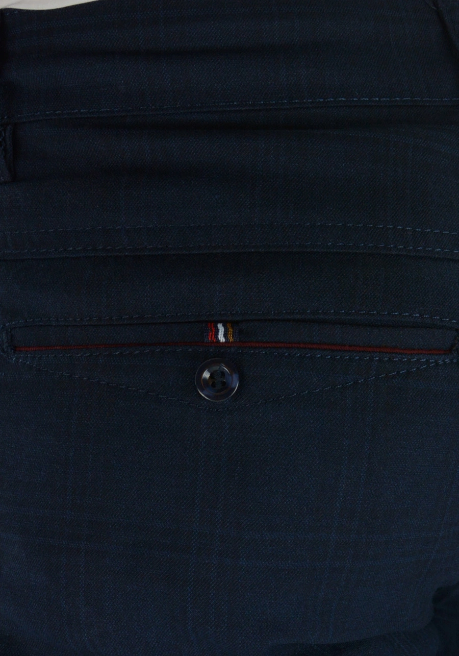 Granatowe, eleganckie spodnie męskie w kratę M093