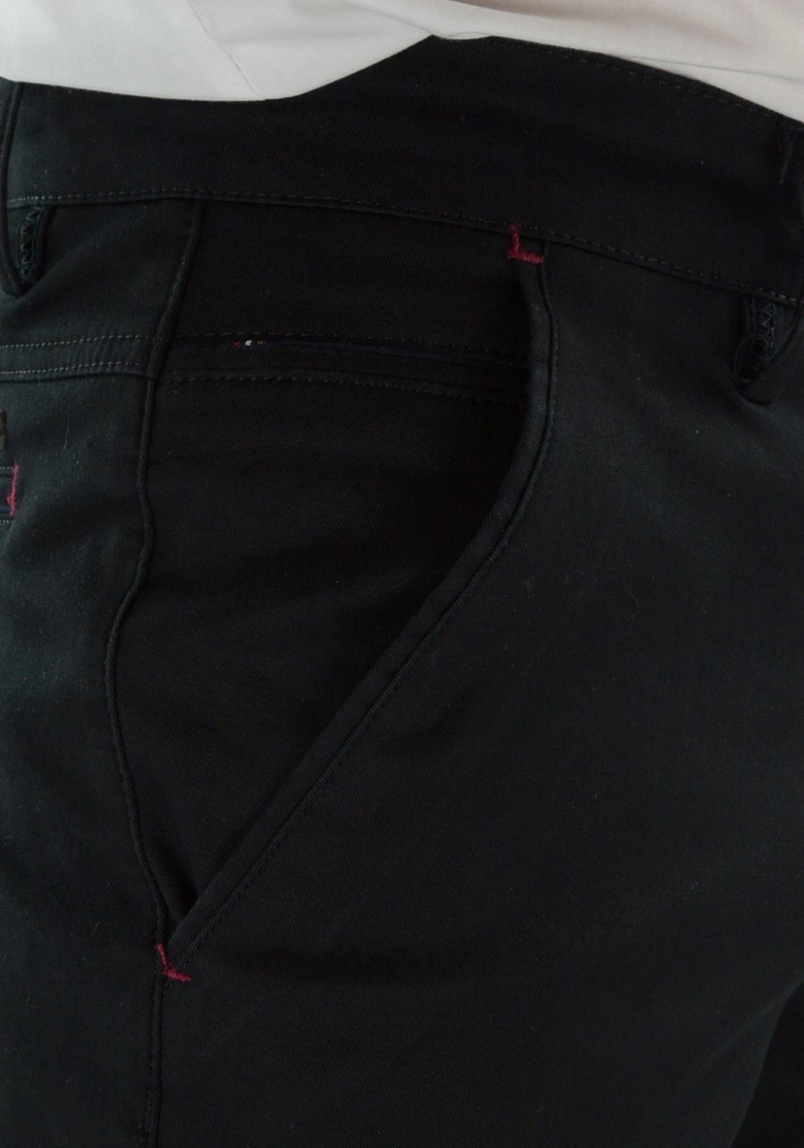 Wyjściowe chinosy męskie w kolorze czarnym BM326-7