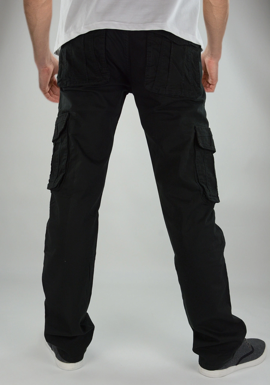 Czarne spodnie męskie bojówki z bocznymi kieszeniami M030