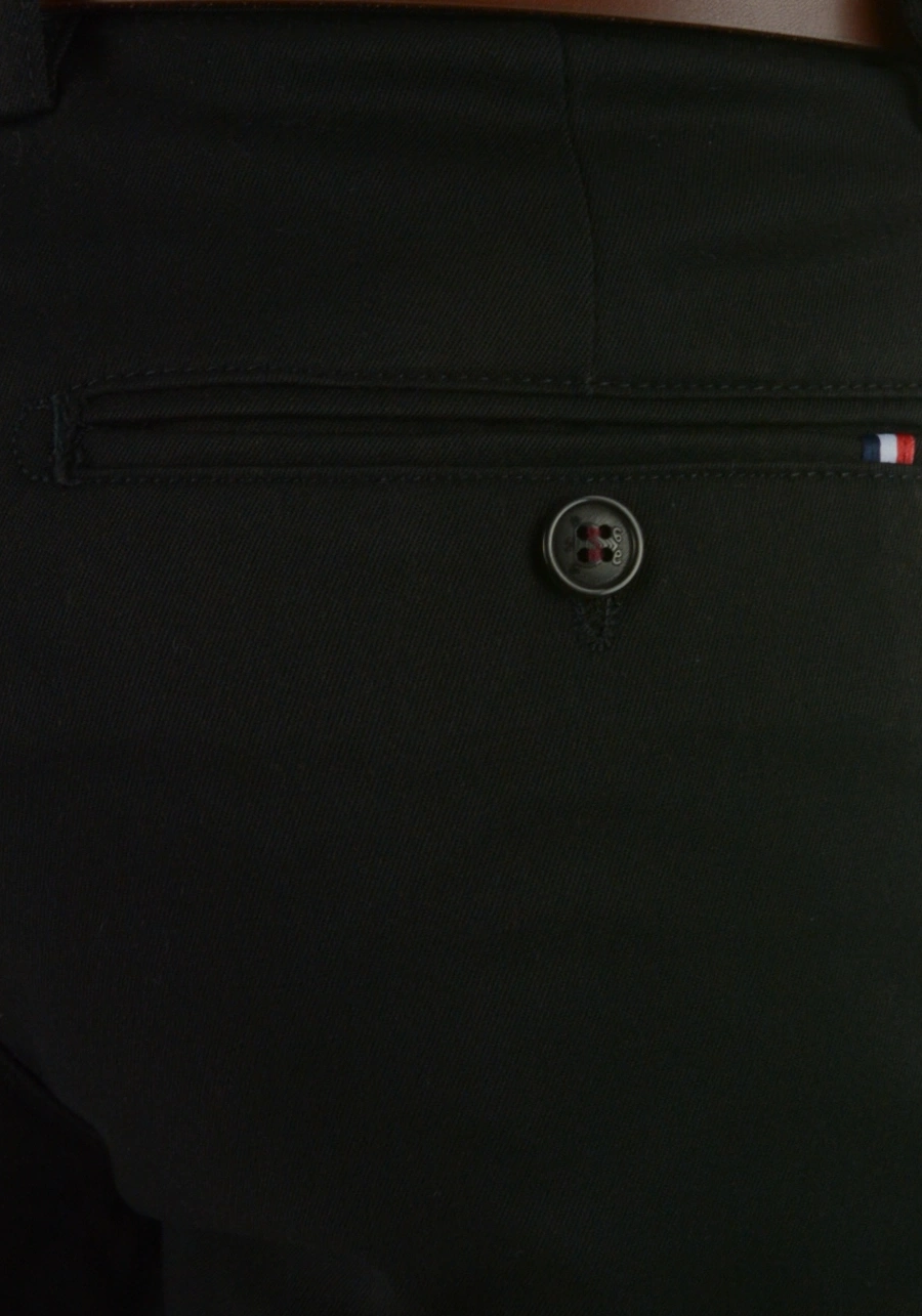 Spodnie męskie czarne, eleganckie, elastyczne chinosy. Lekko zwężane nogawki M162