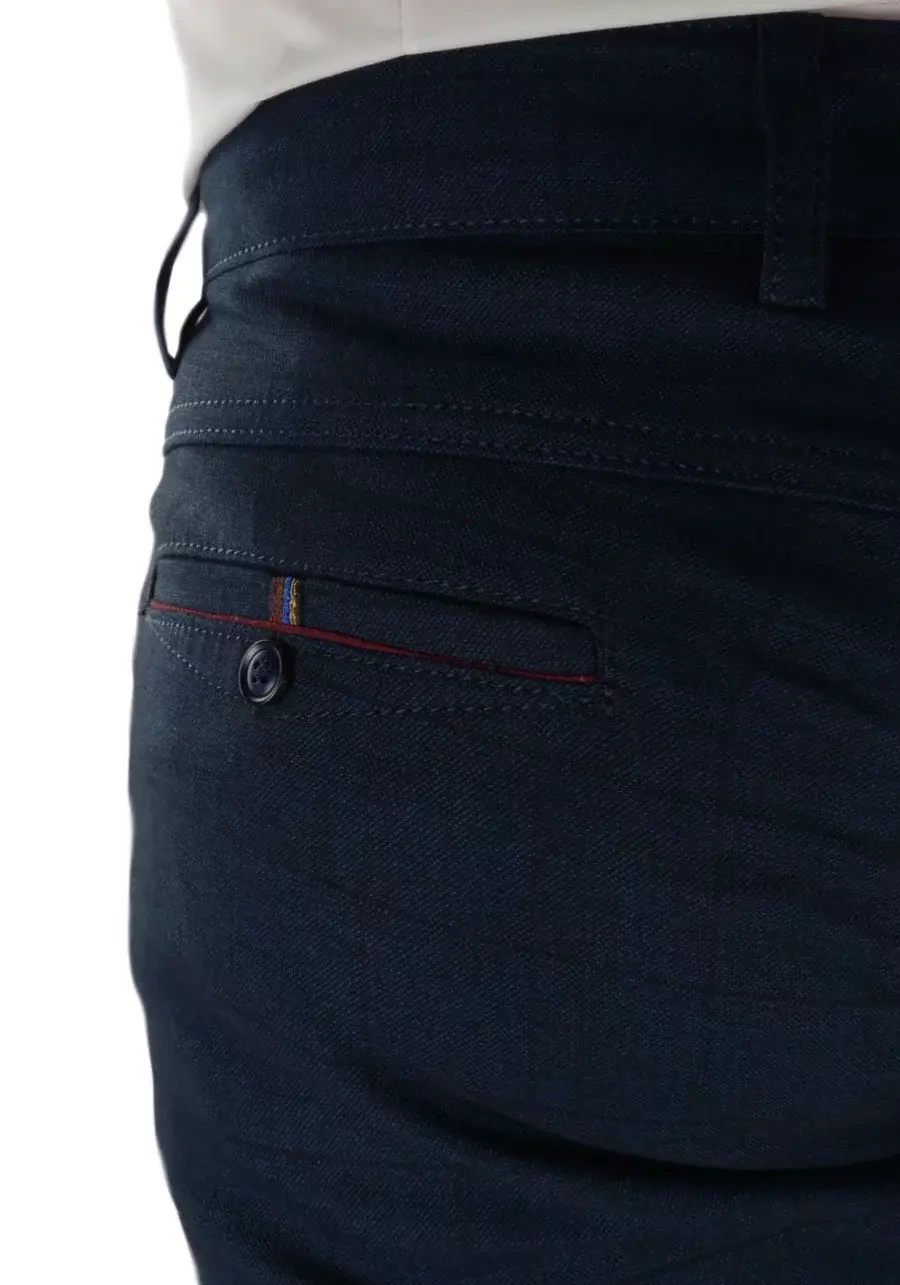 Granatowe, eleganckie spodnie męskie w niewielką kratę M131