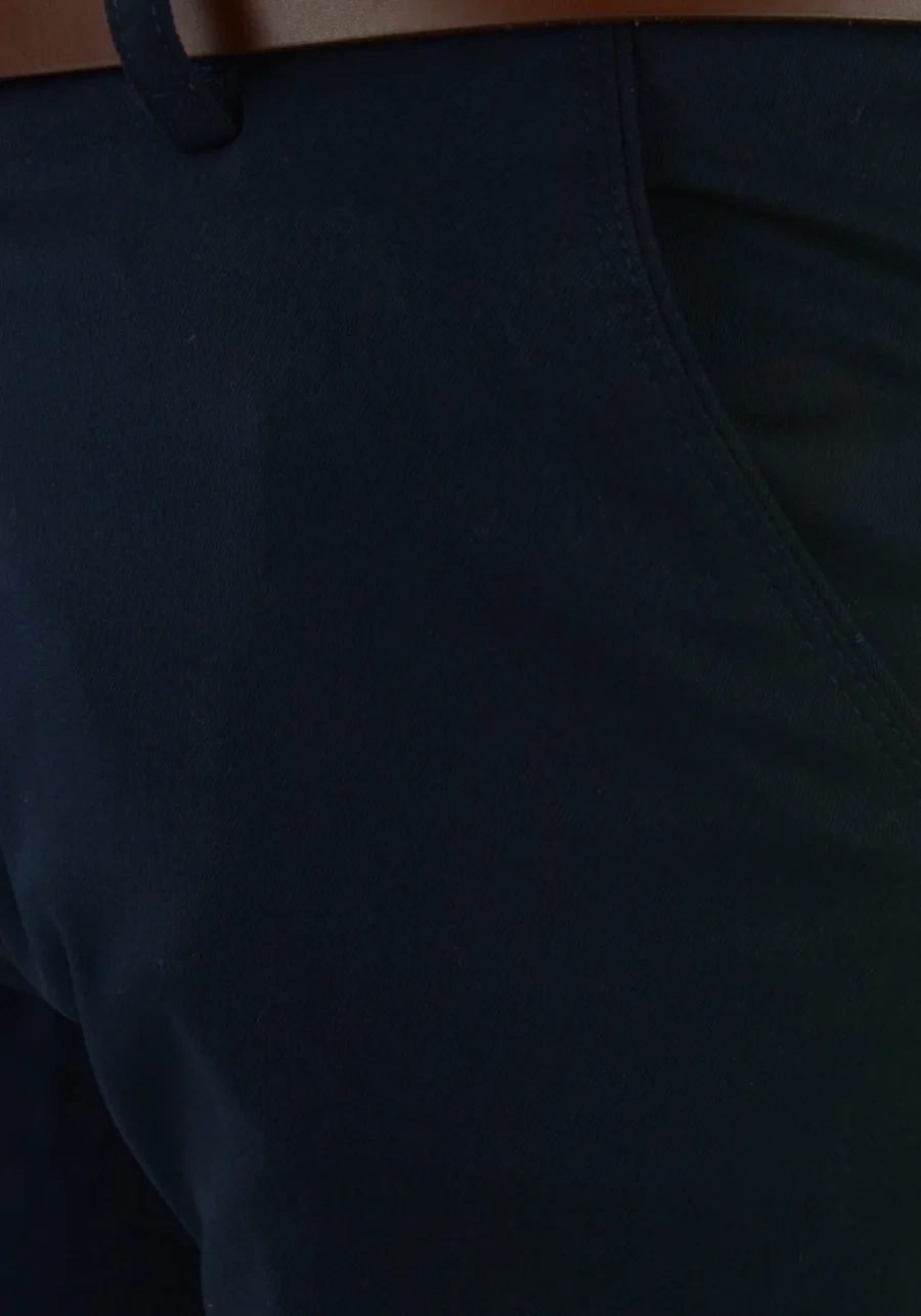 Spodnie męskie granatowe, eleganckie, elastyczne chinosy. Lekko zwężane nogawki M163