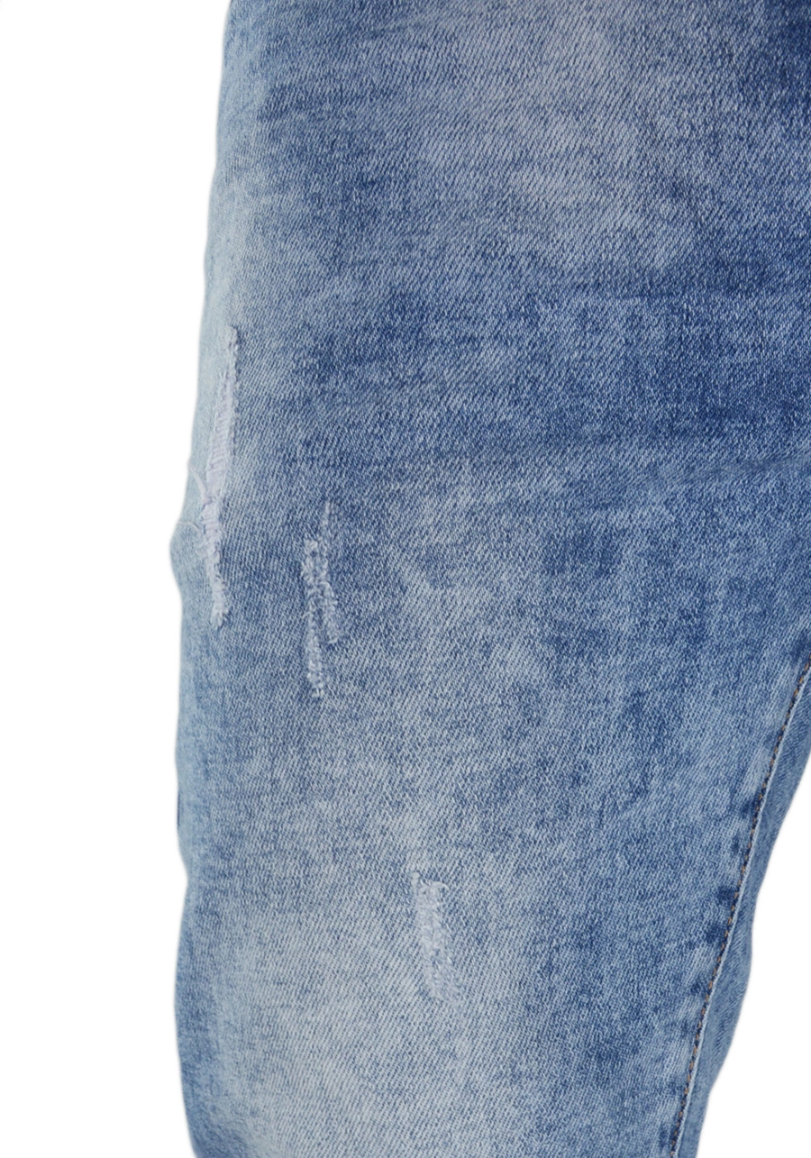 Jasnoniebieskie jeansy męskie slim fit z przetarciami M081