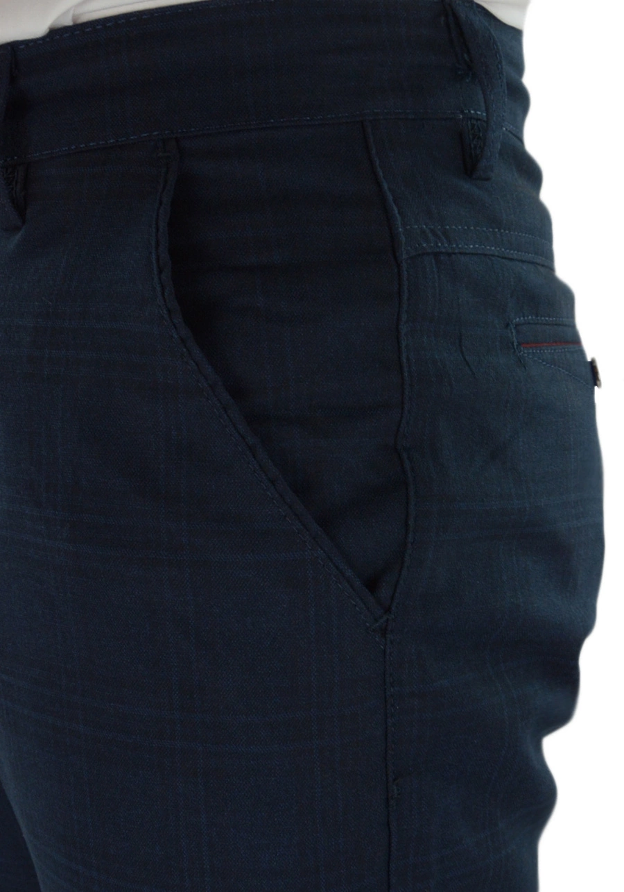 Granatowe, eleganckie spodnie męskie w kratę M093