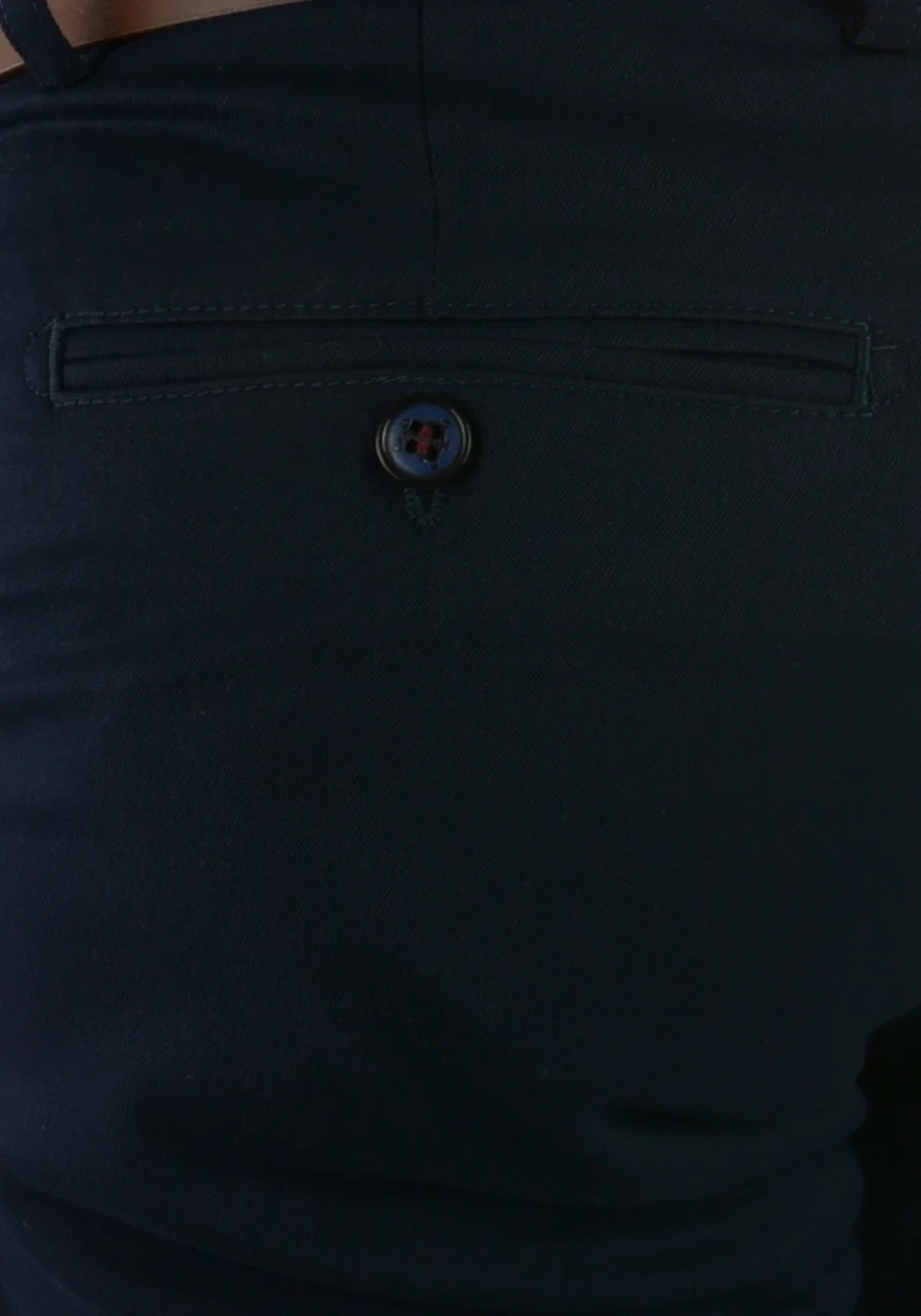 Spodnie męskie granatowe, eleganckie, elastyczne chinosy. Lekko zwężane nogawki M163