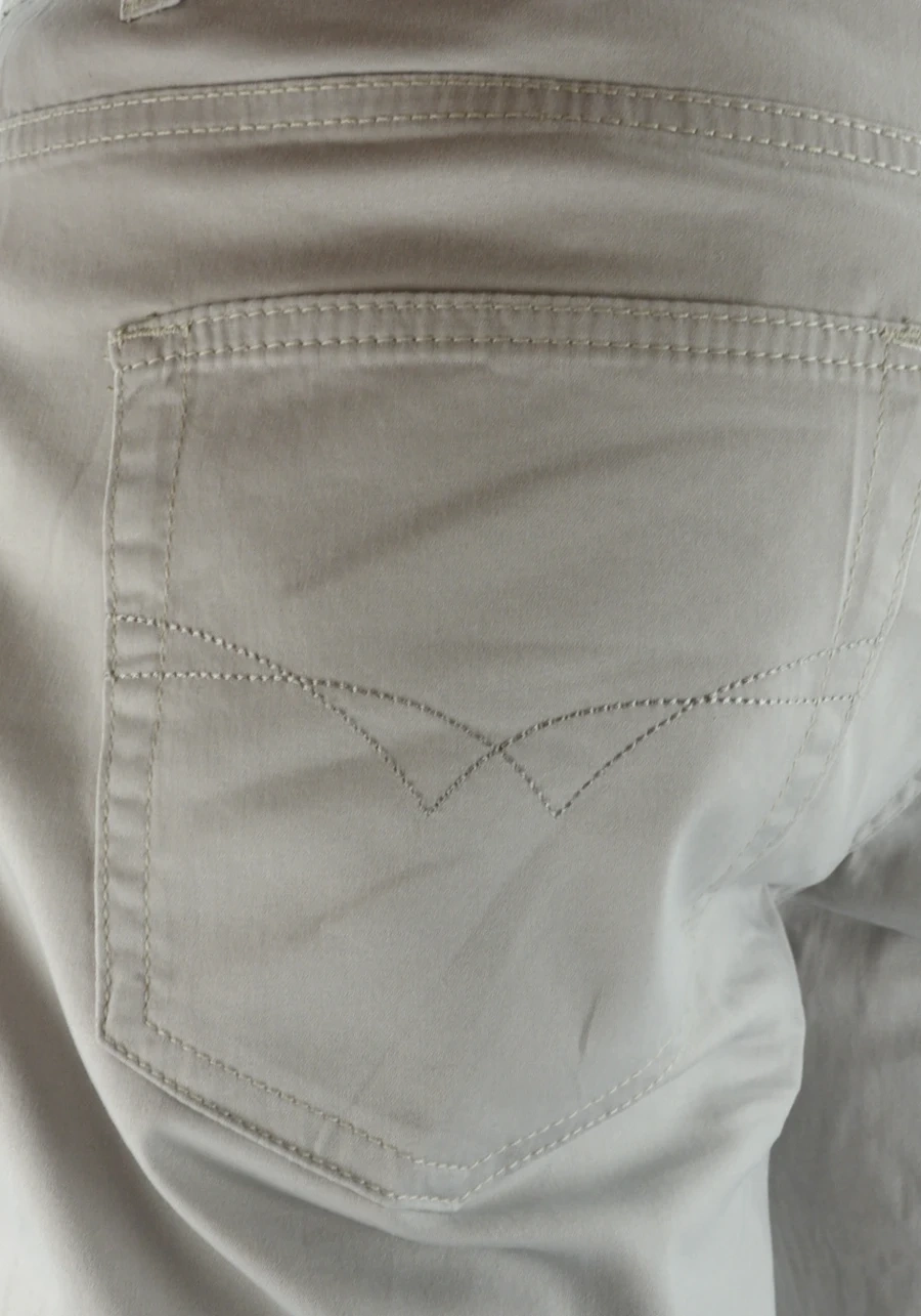 Cienkie, przewiewne beżowe spodnie męskie bawełniane. Eleganckie na lato do biura, luźne na upały - M088a