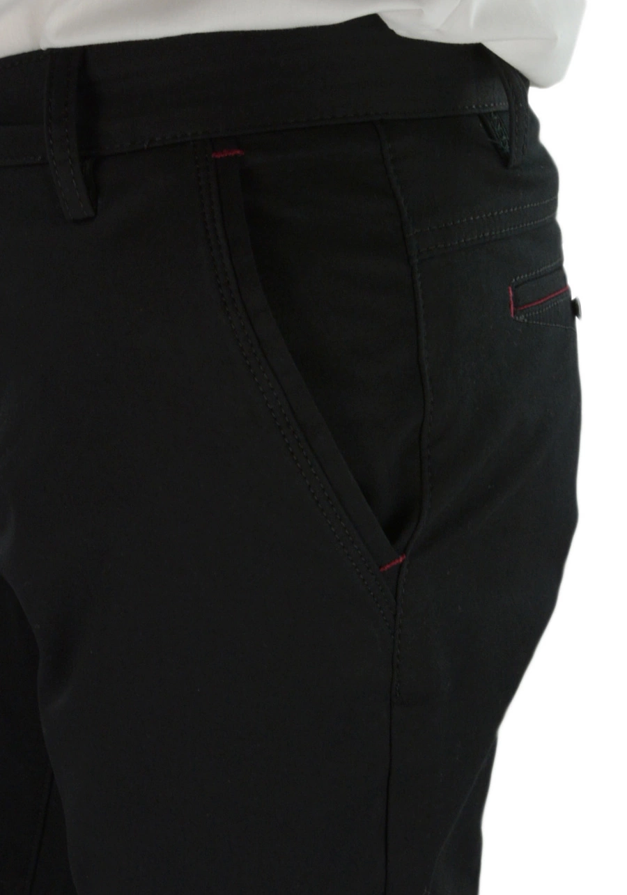 Czarne, materiałowe spodnie męskie chinosy z nogawką standard KB326