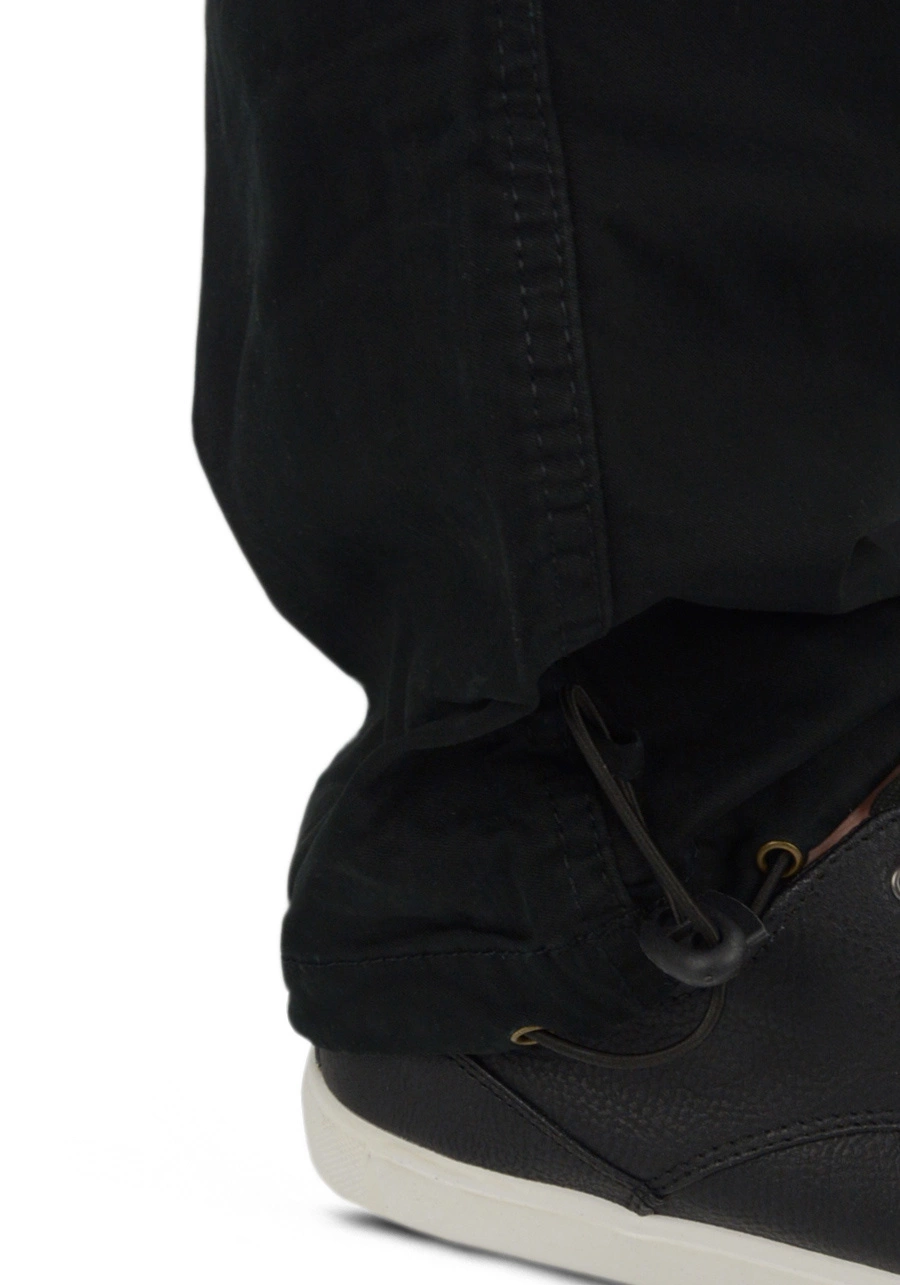 Czarne spodnie męskie bojówki, elastyczny materiał M085