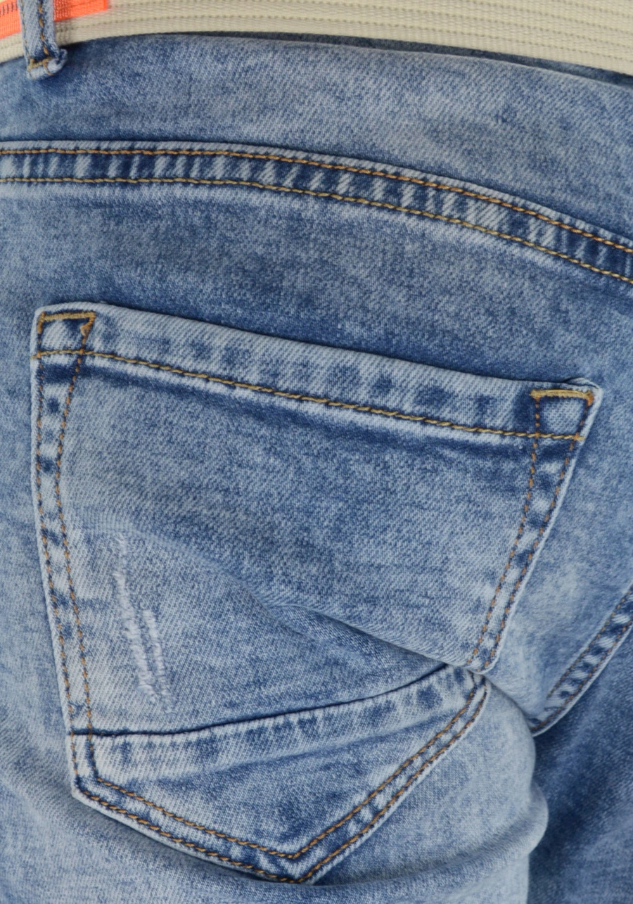 Jasnoniebieskie jeansy męskie slim fit z przetarciami M081