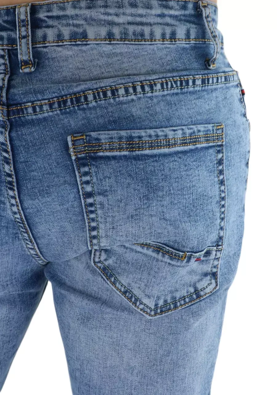 Jeansy męskie zwężane jasnoniebieskie M136